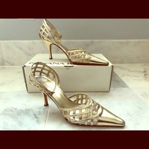 Banana Republic gold evening shoes